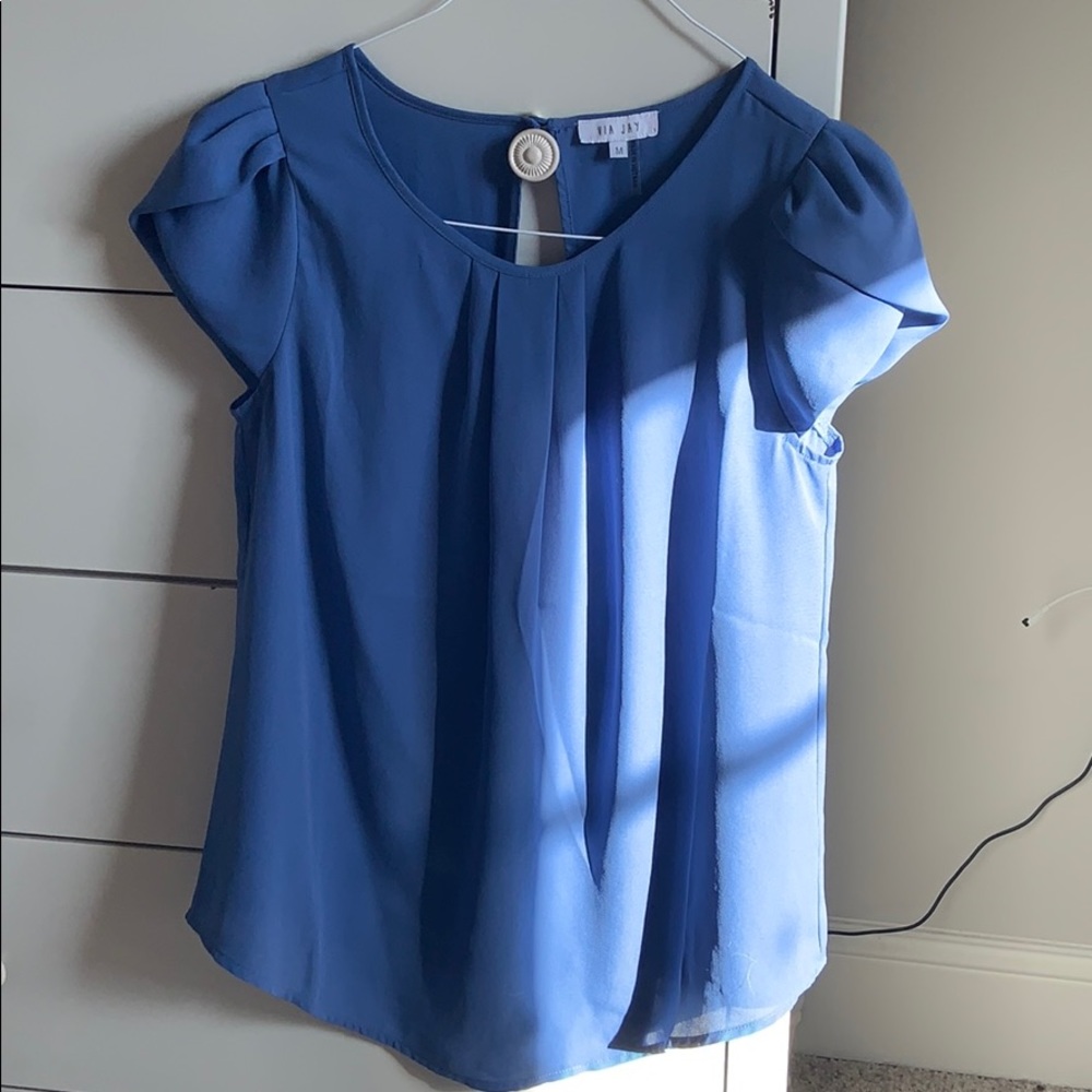 Blue short sleeve top